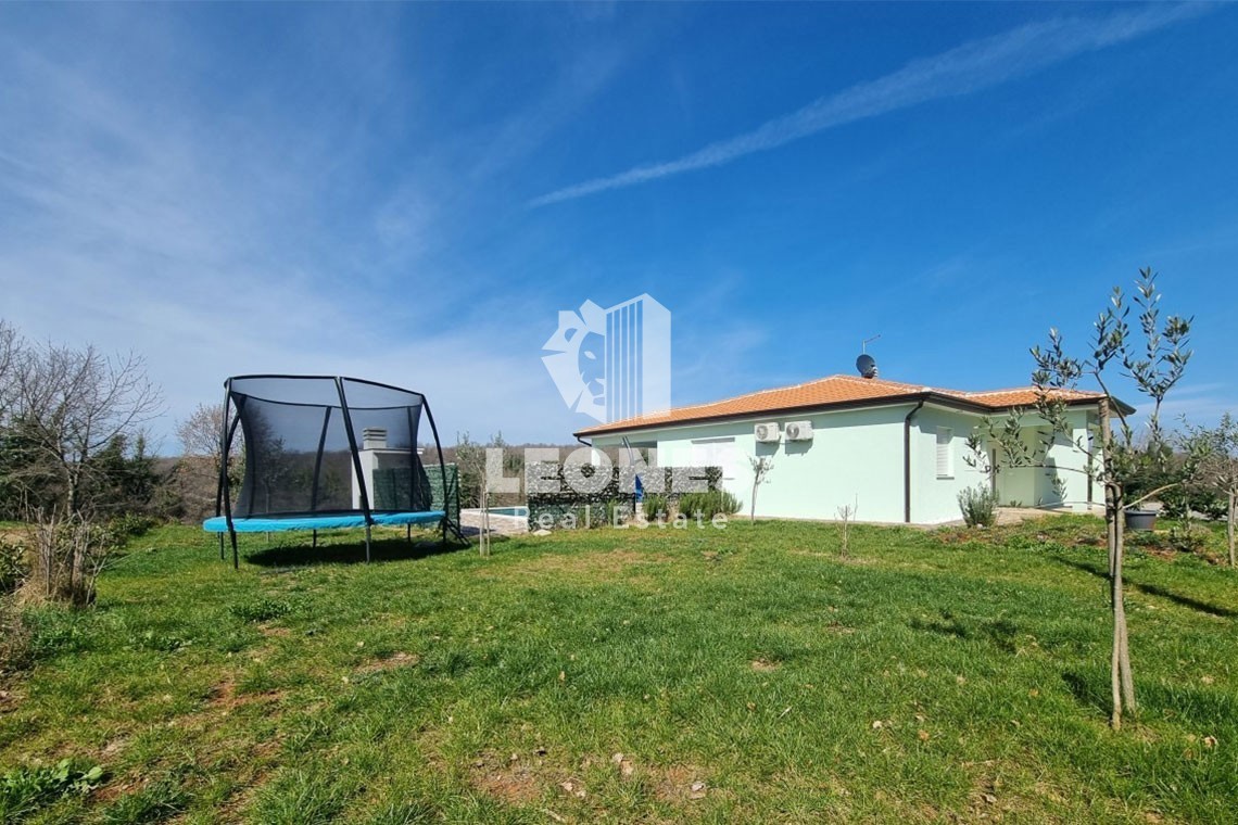 Casa con piscina in un tranquillo villaggio vicino a Brtonigla - Verteneglio