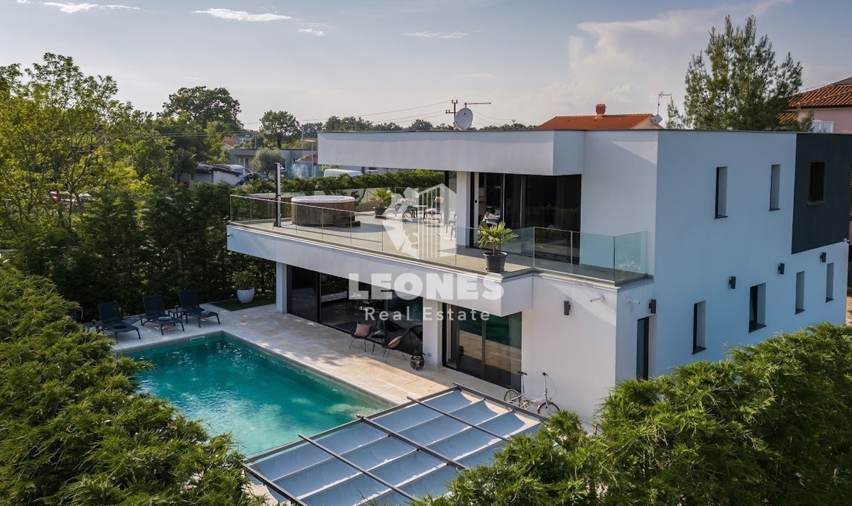 Villa moderna con piscina riscaldata nelle vicinanze di Umag - Umago