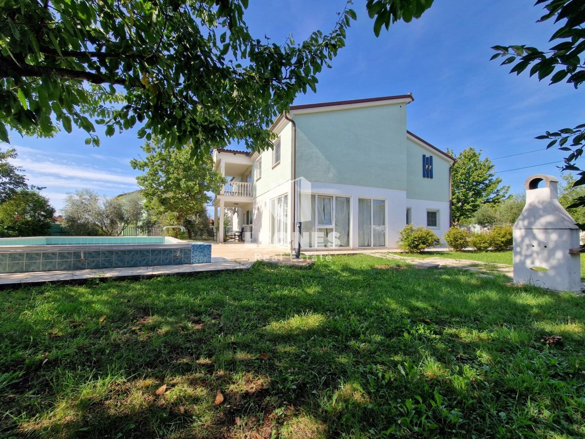 Casa con ampio giardino e una piscina ai dintorni di Buje - Buie