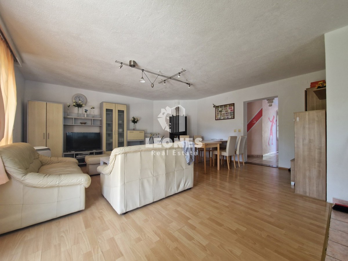 Casa con ampio giardino e una piscina ai dintorni di Buje - Buie