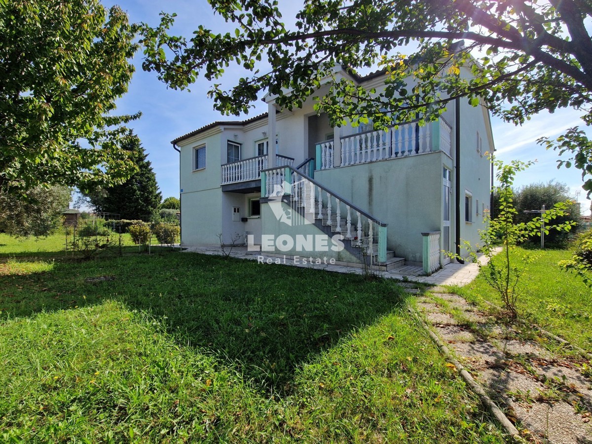 Casa con ampio giardino e una piscina ai dintorni di Buje - Buie