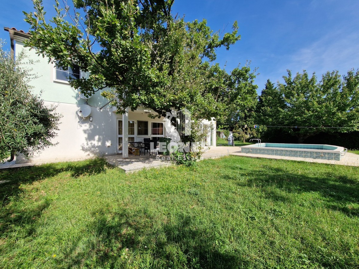 Casa con ampio giardino e una piscina ai dintorni di Buje - Buie