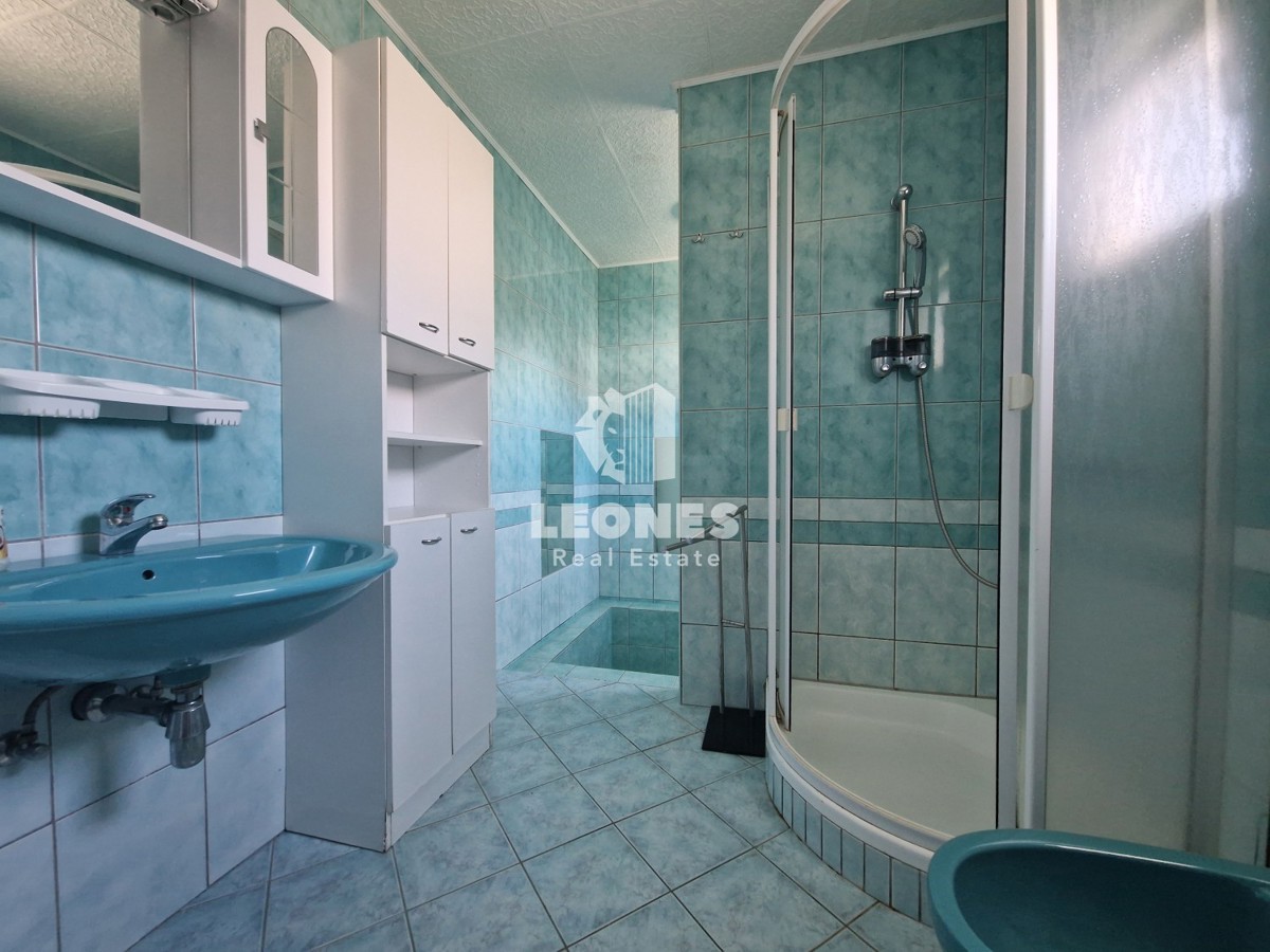 Casa con ampio giardino e una piscina ai dintorni di Buje - Buie