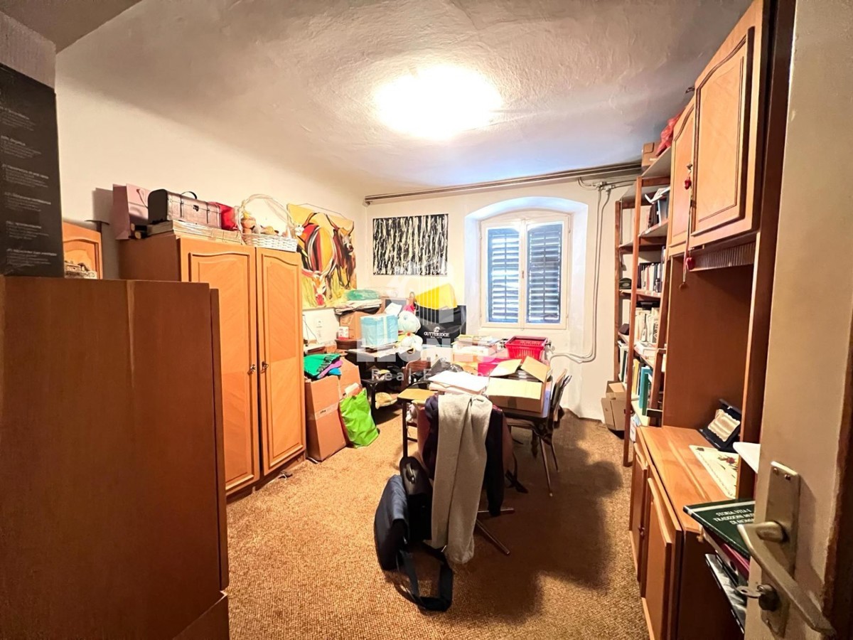 Una casa con cortile nel pieno centro di Buja