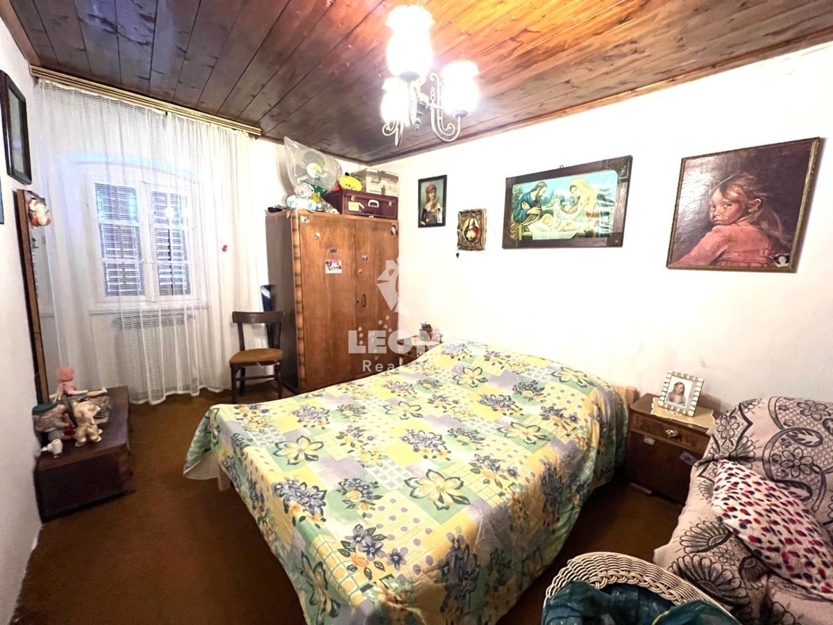 Una casa con cortile nel pieno centro di Buja