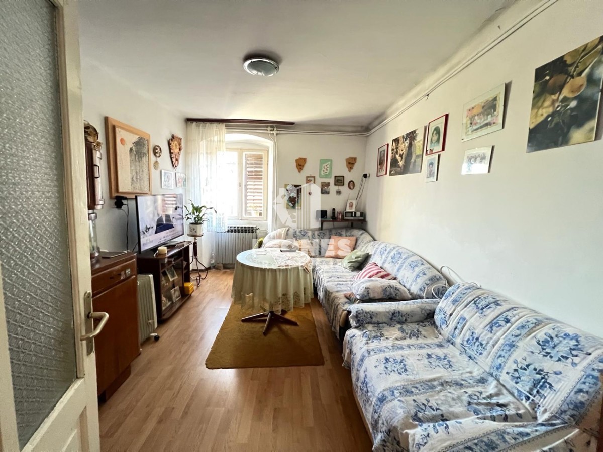 Una casa con cortile nel pieno centro di Buja