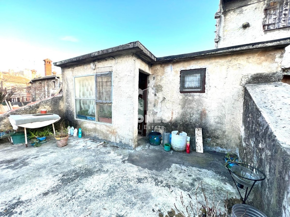 Una casa con cortile nel pieno centro di Buja