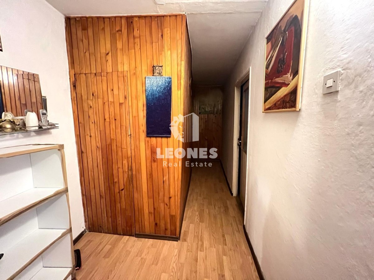 Una casa con cortile nel pieno centro di Buja