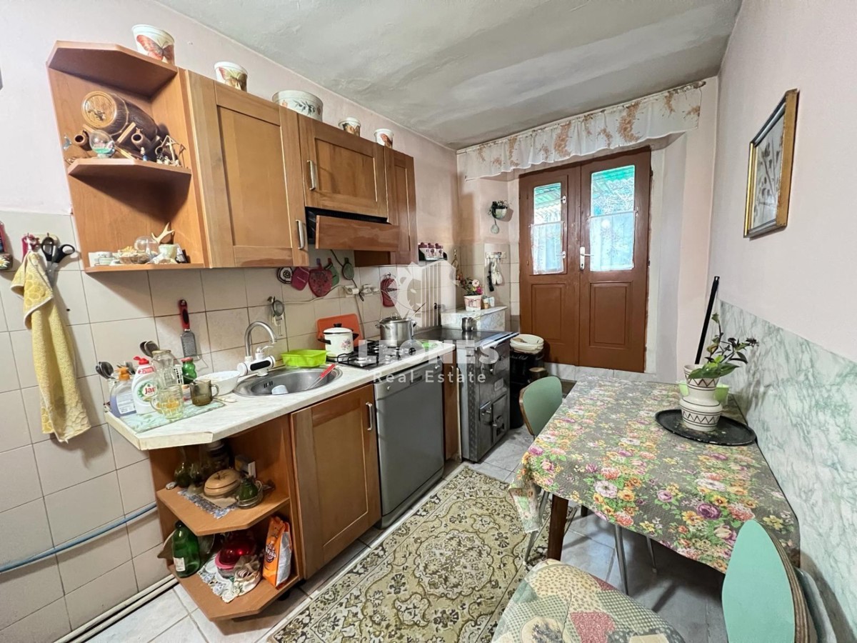 Una casa con cortile nel pieno centro di Buja