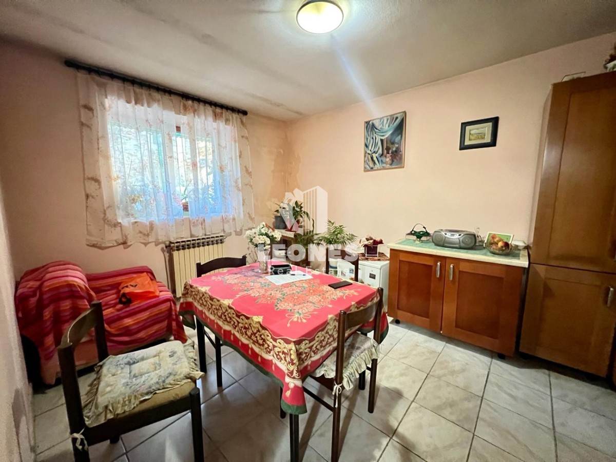 Una casa con cortile nel pieno centro di Buja
