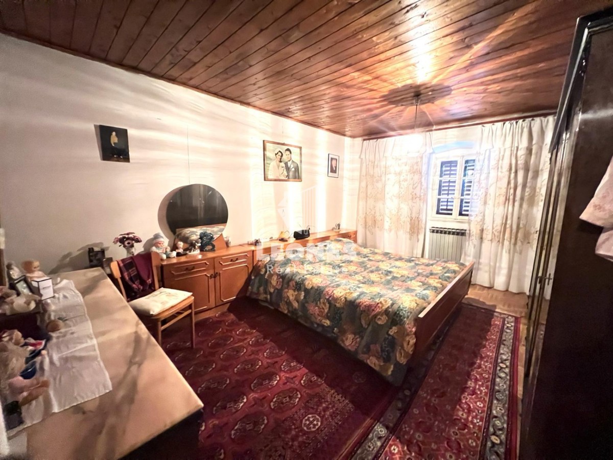 Una casa con cortile nel pieno centro di Buja