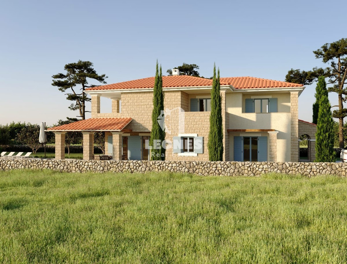 Una bellissima villa in pietra con piscina in un ambiente tranquillo a Visinada