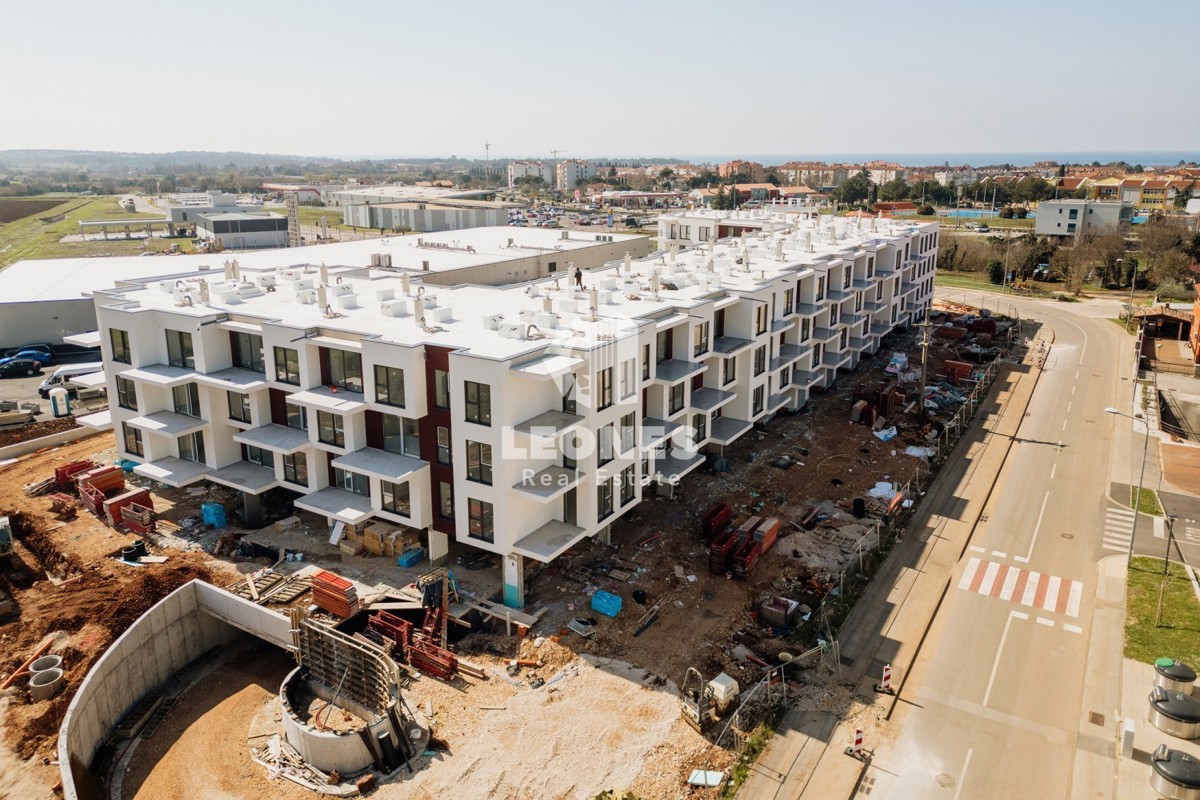 Appartamento di qualità con giardino in un moderno edificio nuovo a Umag - Umago