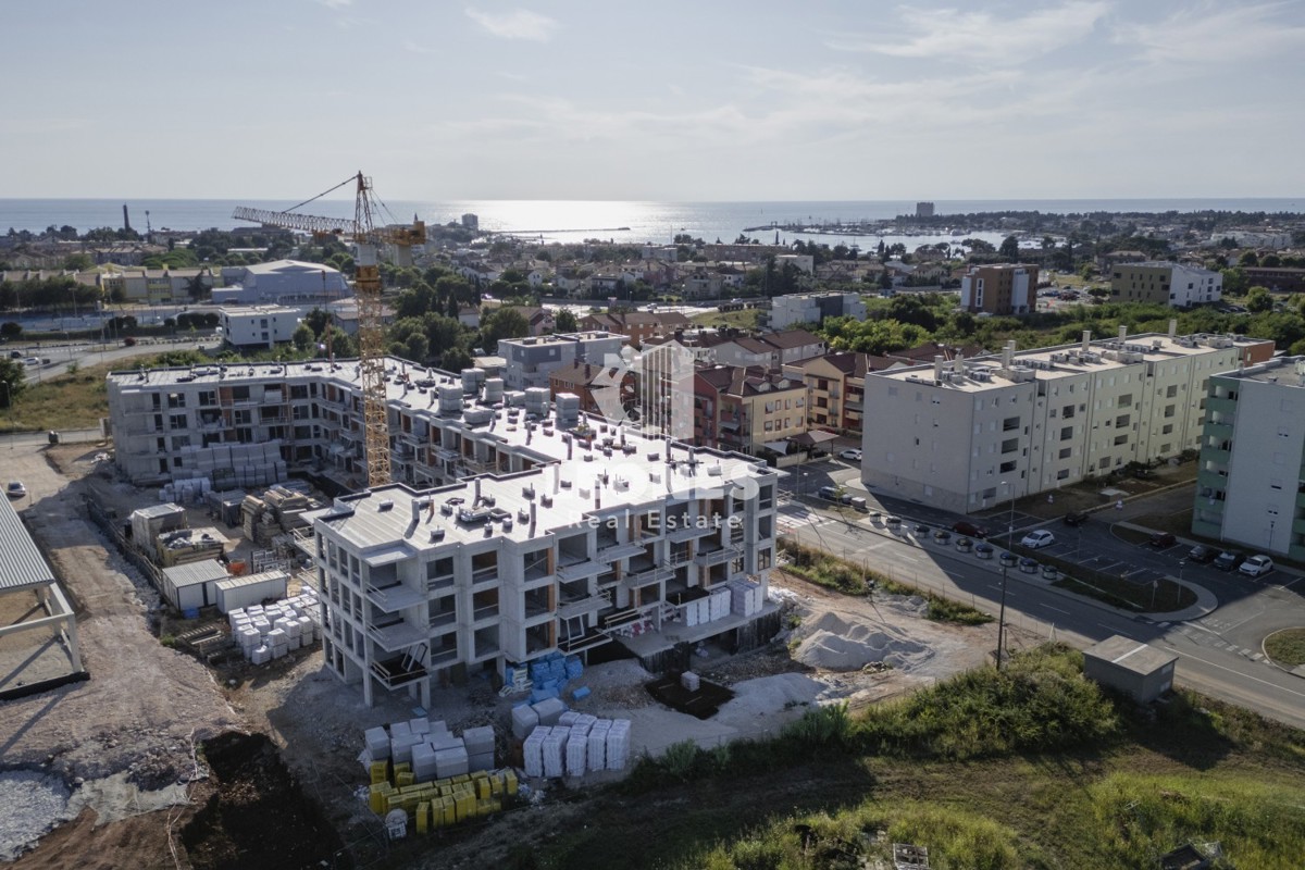 Appartamento di qualità con giardino in un moderno edificio nuovo a Umag - Umago