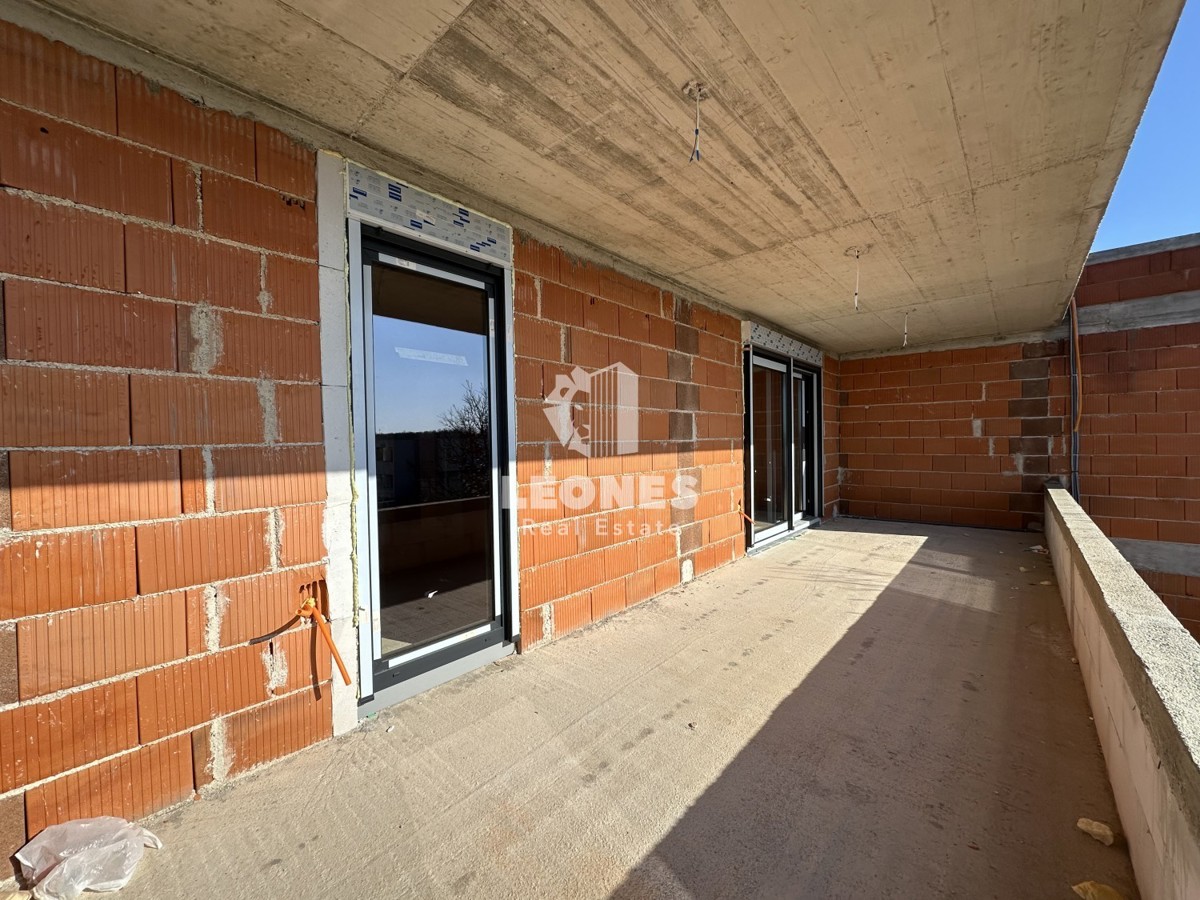 Appartamento al primo piano con vista sul mare e terrazza sul tetto a Cittanova