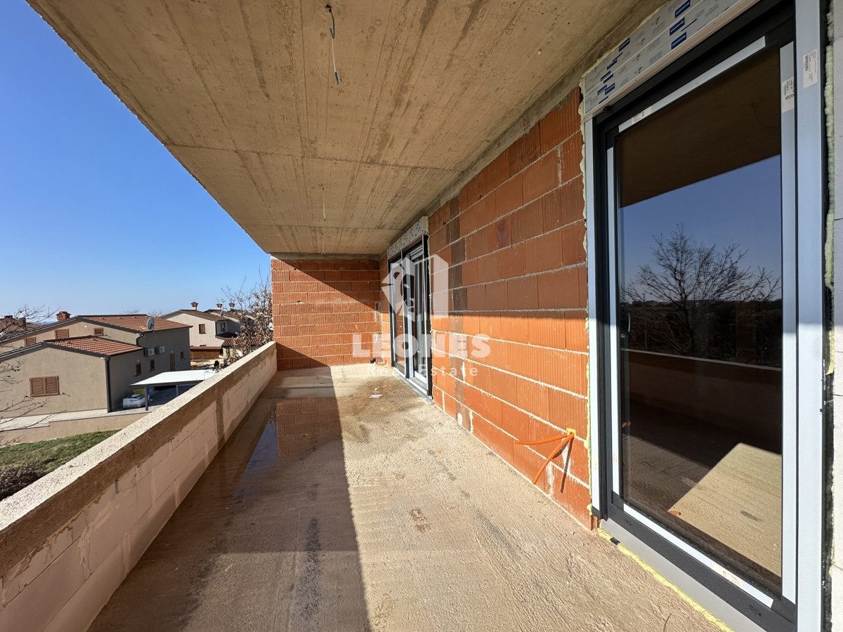 Appartamento al primo piano con vista sul mare e terrazza sul tetto a Cittanova