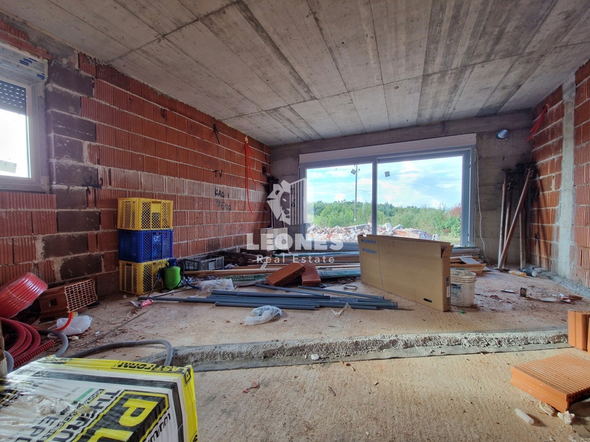 Casa bifamiliare con piscina vicino a Buie, Kaštel