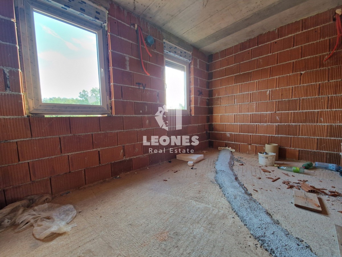 Casa bifamiliare con piscina vicino a Buie, Kaštel