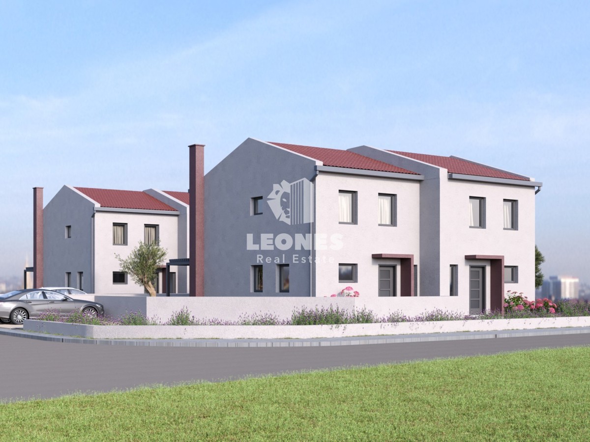 Casa bifamiliare con piscina vicino a Buie, Kaštel