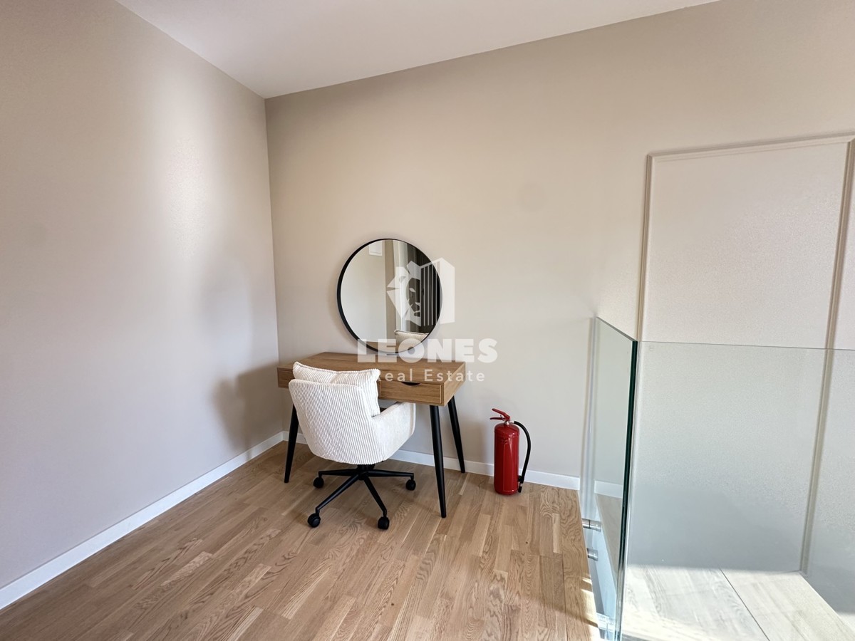 Appartamento di qualità su due piani con vista sul mare e piscina a Torre