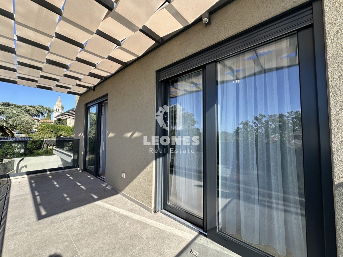 Appartamento di qualità su due piani con vista sul mare e piscina a Torre