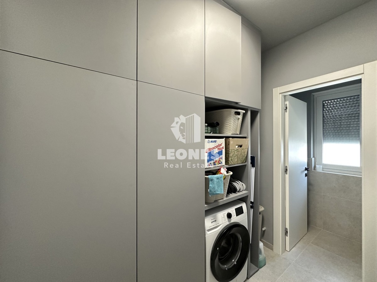 Appartamento di qualità su due piani con vista sul mare e piscina a Torre