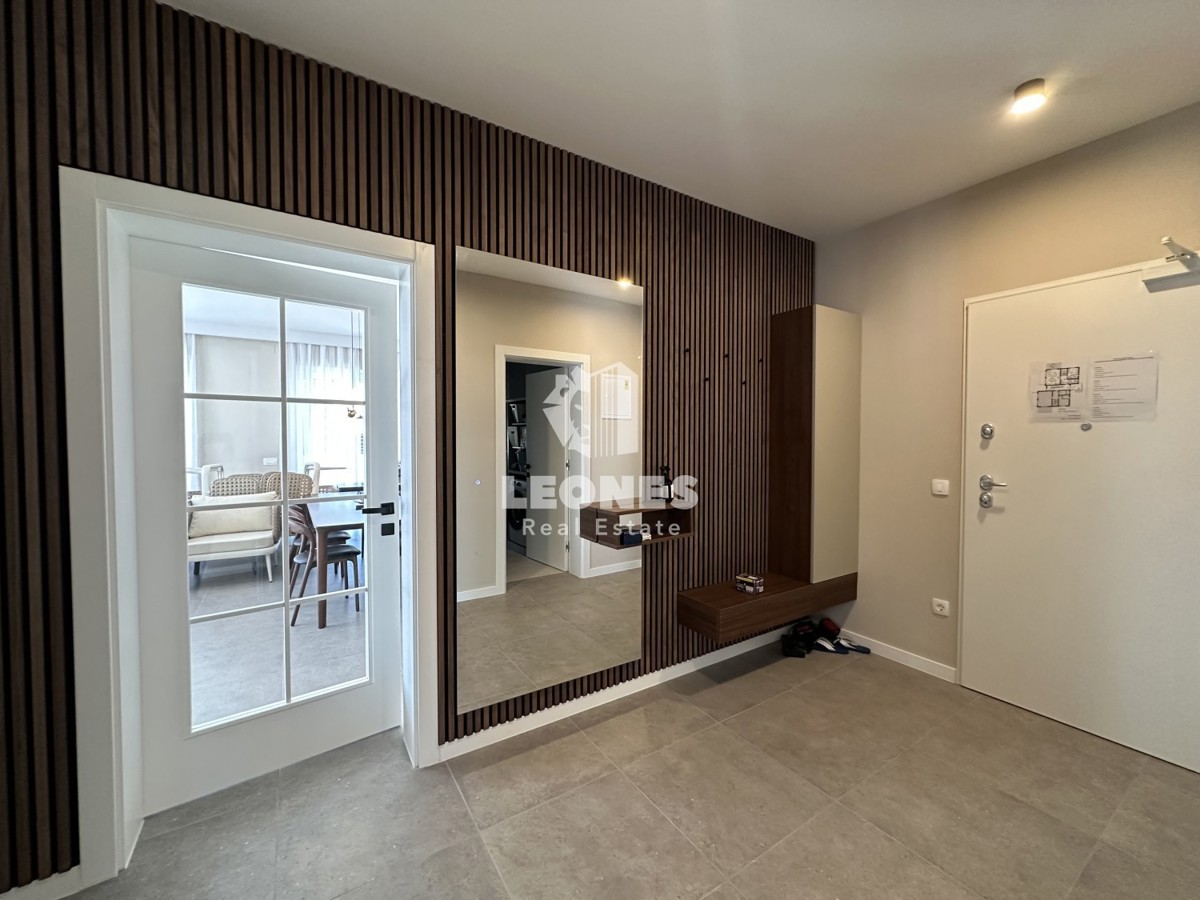 Appartamento di qualità su due piani con vista sul mare e piscina a Torre