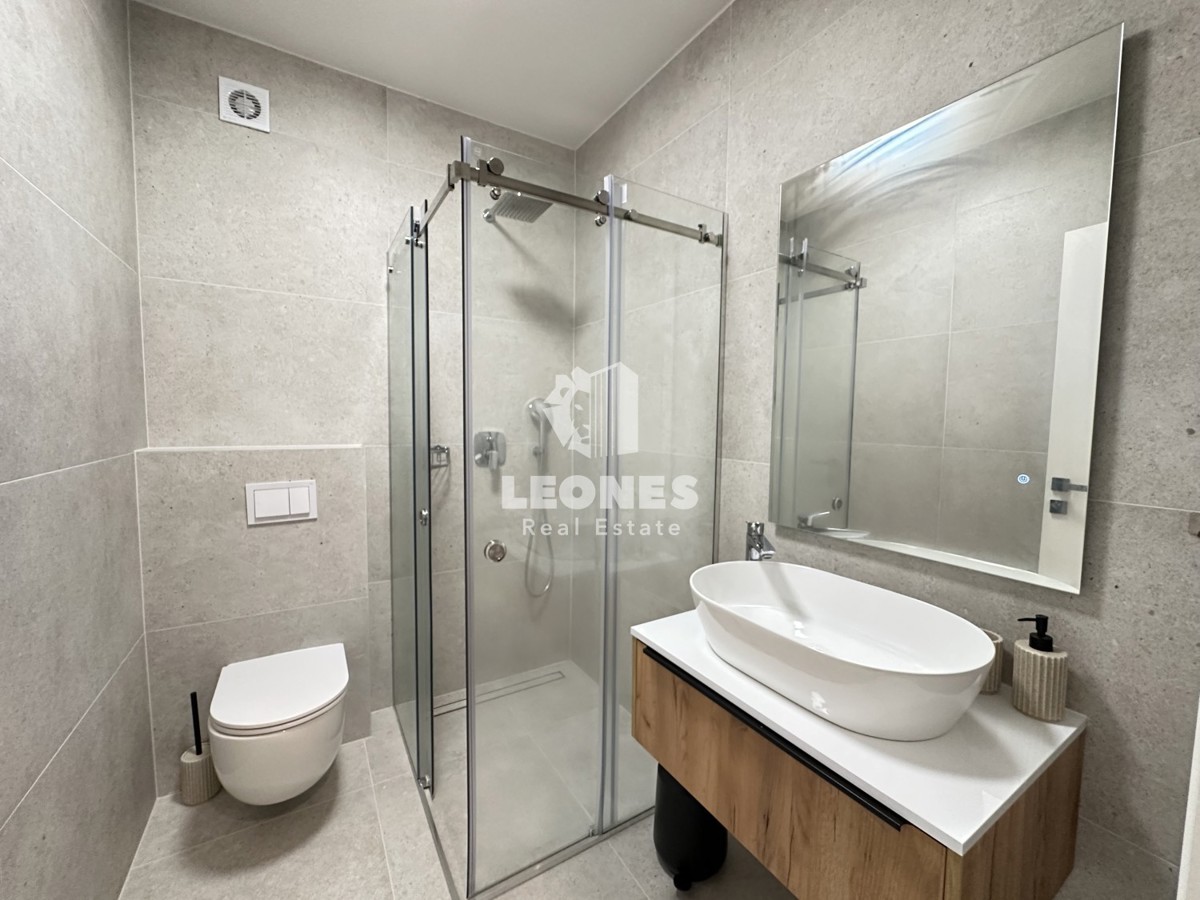 Appartamento di qualità su due piani con vista sul mare e piscina a Torre