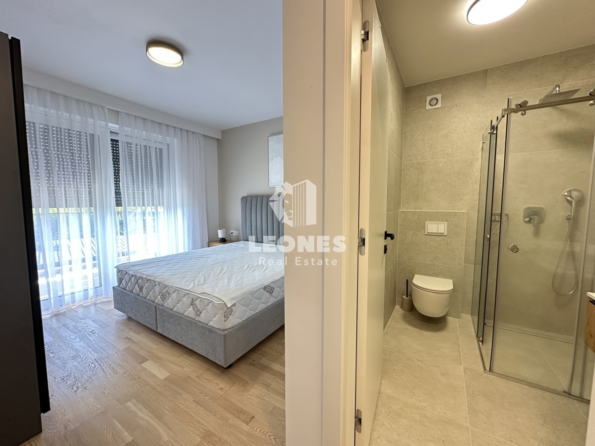 Appartamento di qualità su due piani con vista sul mare e piscina a Torre