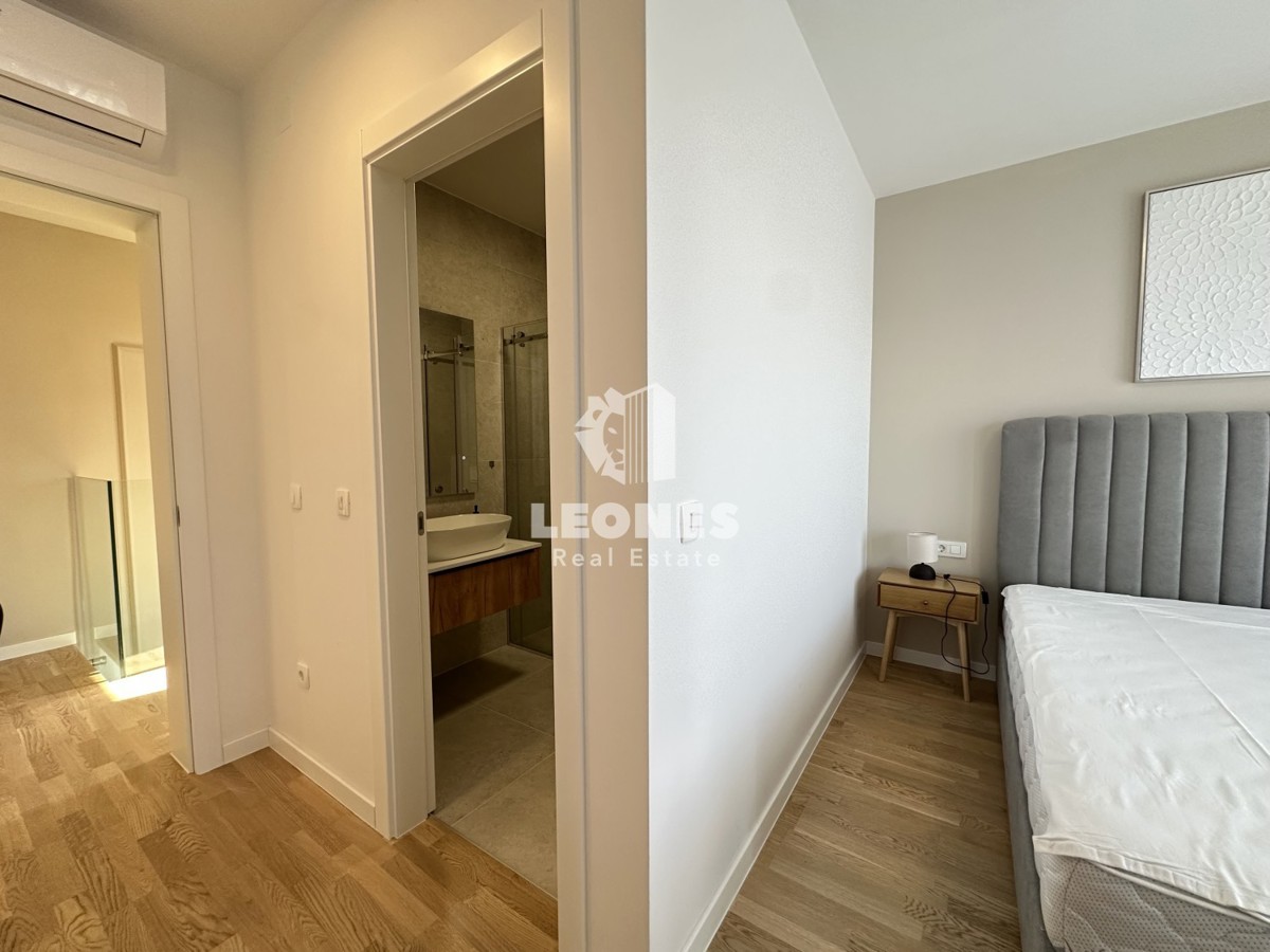 Appartamento di qualità su due piani con vista sul mare e piscina a Torre