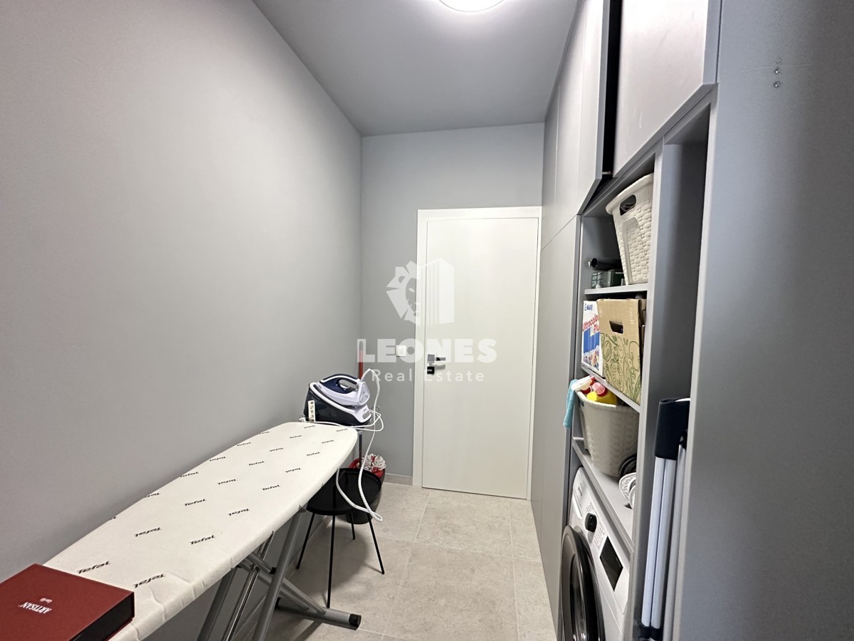 Appartamento di qualità su due piani con vista sul mare e piscina a Torre