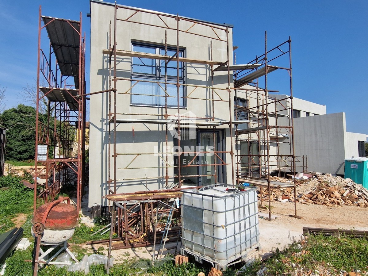 Graziosa casa bifamiliare con vista mare e piscina nei pressi di Umag - Umago
