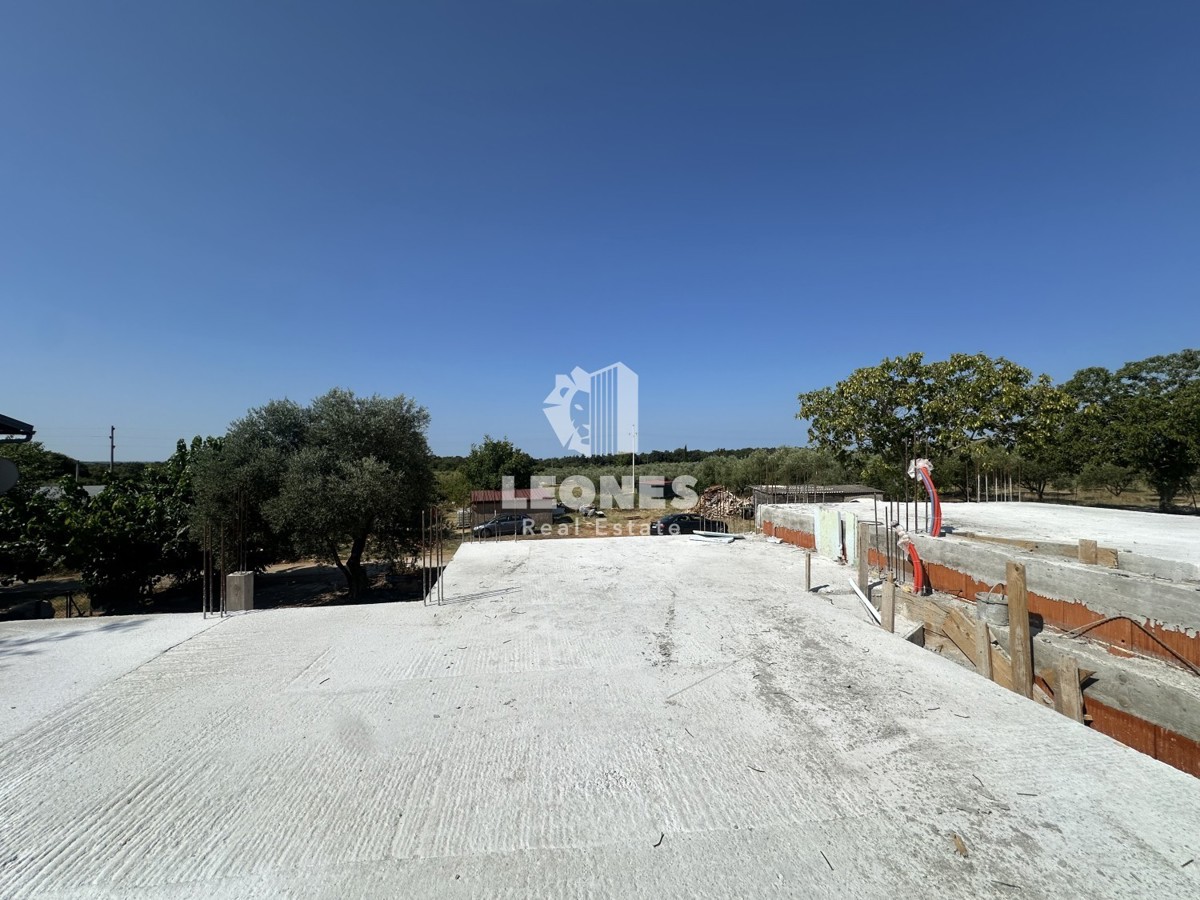 Casa moderna con piscina in posizione tranquilla a Cittanova
