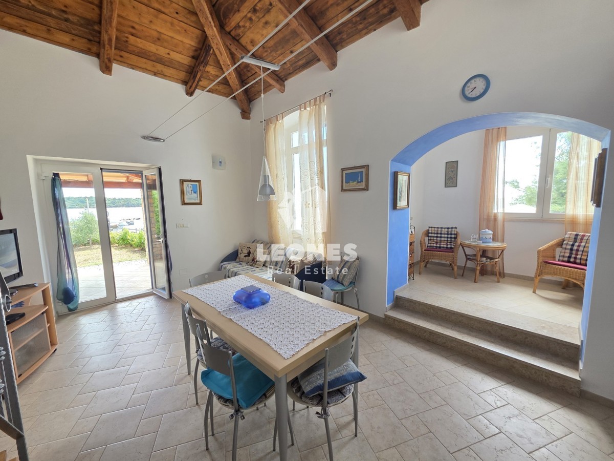Casa in pietra in prima fila al mare a Lovrečica - San Lorenzo, vicino a Umag - Umago