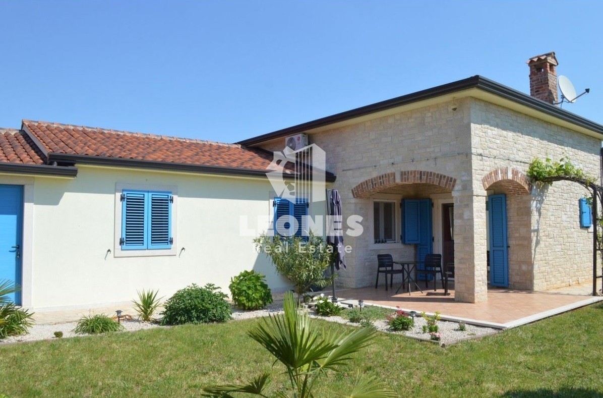 Casa bifamiliare con piscina vicino a Parenzo - Kaštelir