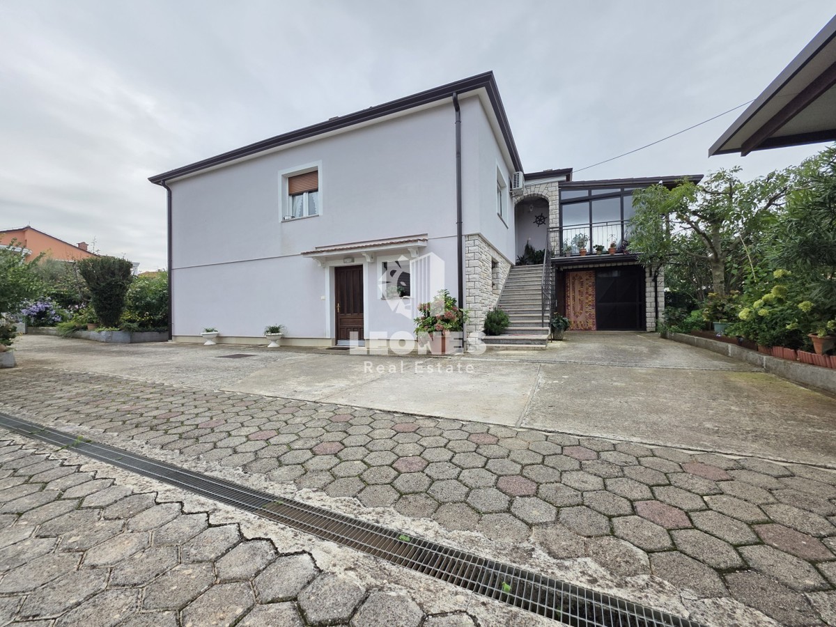 Casa con ampio giardino vicino a Umag - Umago