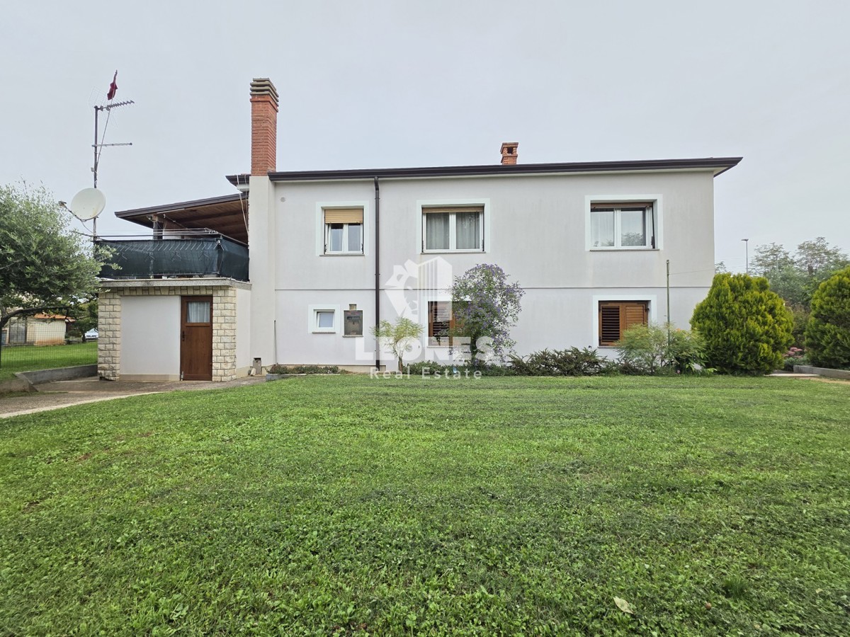 Casa con ampio giardino vicino a Umag - Umago