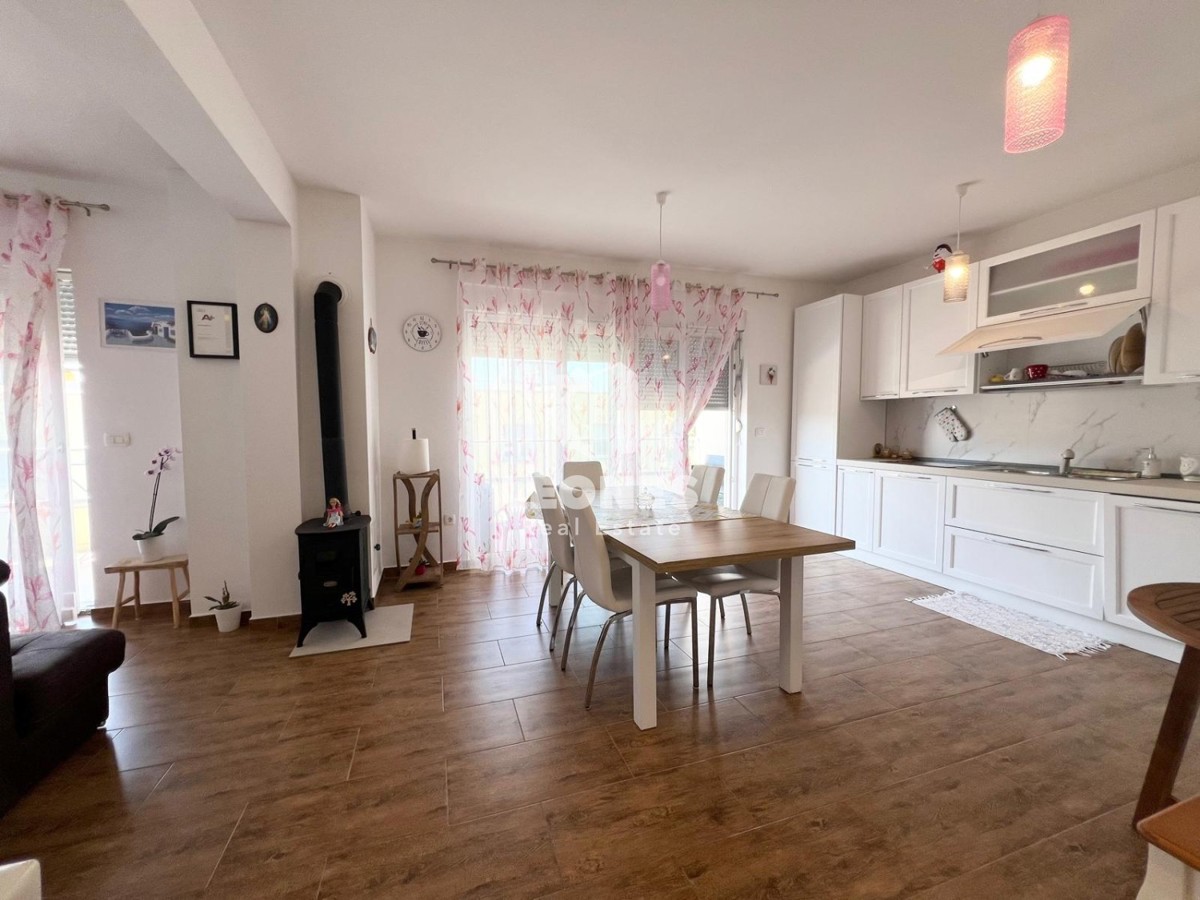 Confortevole appartamento con terrazza panoramica e vista mare a soli 500 metri dal mare a Cittanova