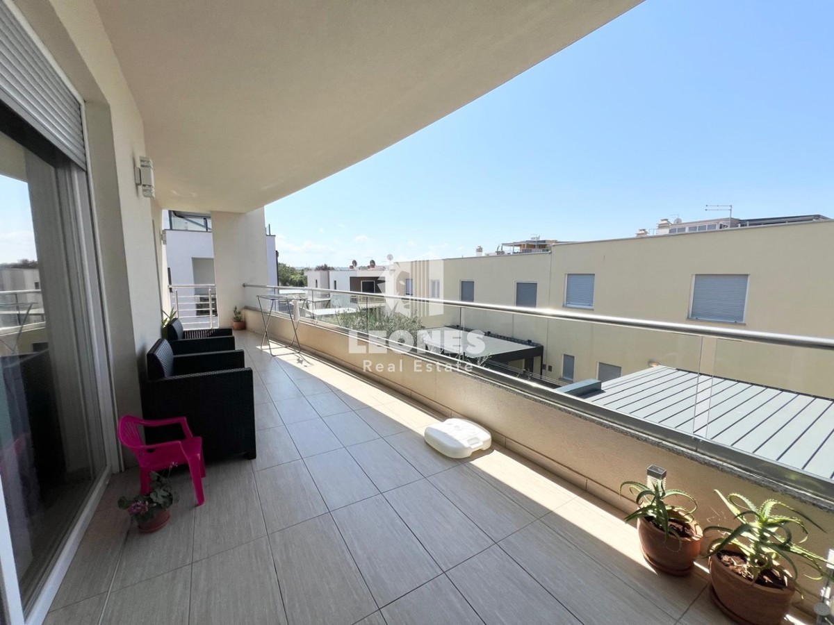 Confortevole appartamento con terrazza panoramica e vista mare a soli 500 metri dal mare a Cittanova