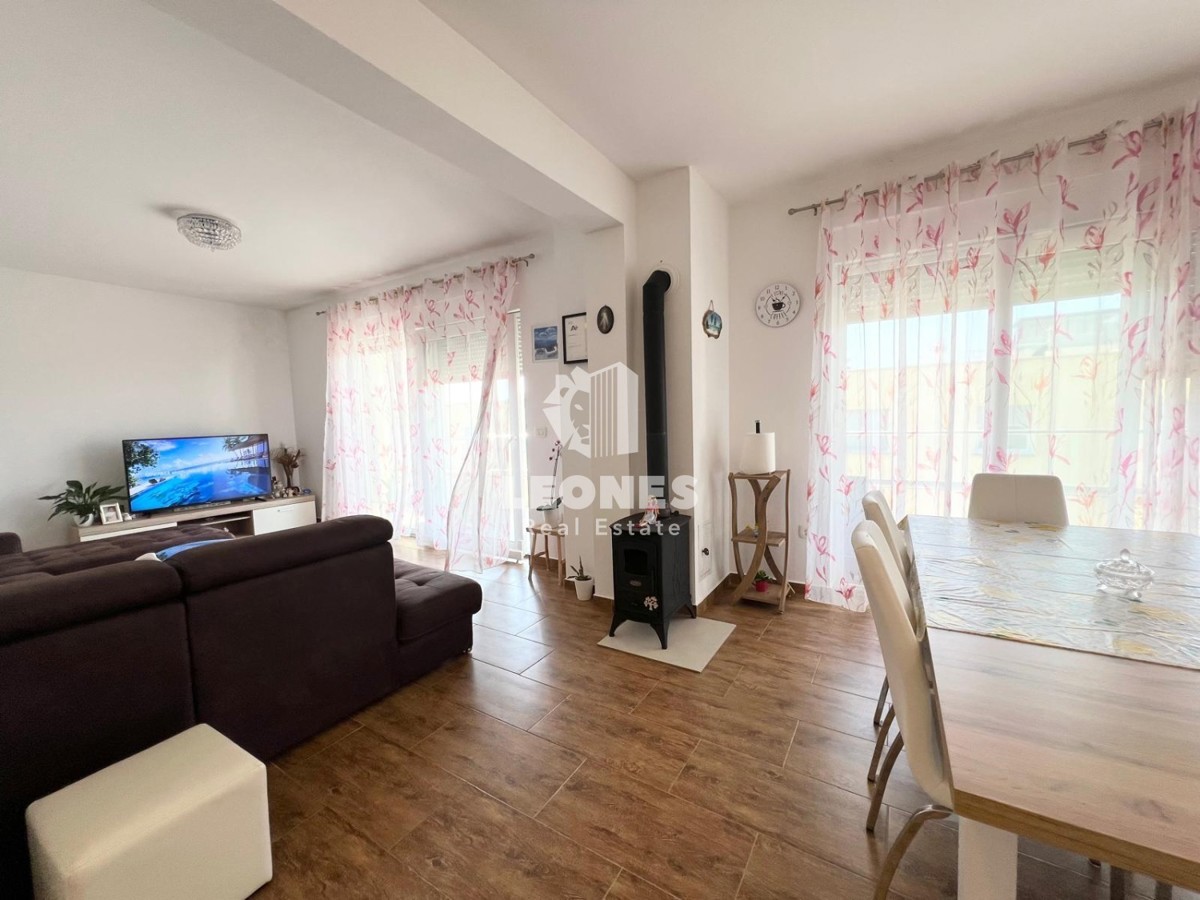 Confortevole appartamento con terrazza panoramica e vista mare a soli 500 metri dal mare a Cittanova