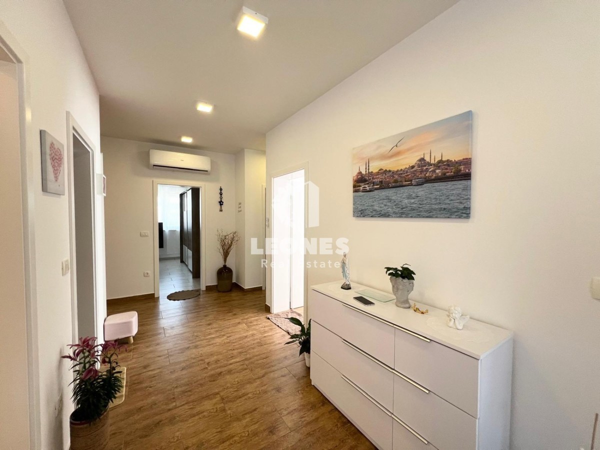 Confortevole appartamento con terrazza panoramica e vista mare a soli 500 metri dal mare a Cittanova