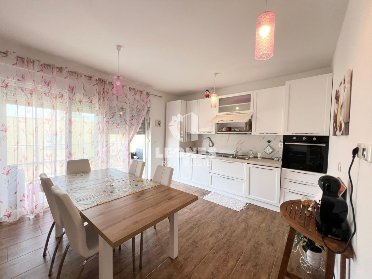 Confortevole appartamento con terrazza panoramica e vista mare a soli 500 metri dal mare a Cittanova