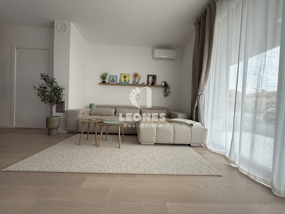 Appartamento modernamente arredato al piano terra di un edificio di nuova costruzione a Umago