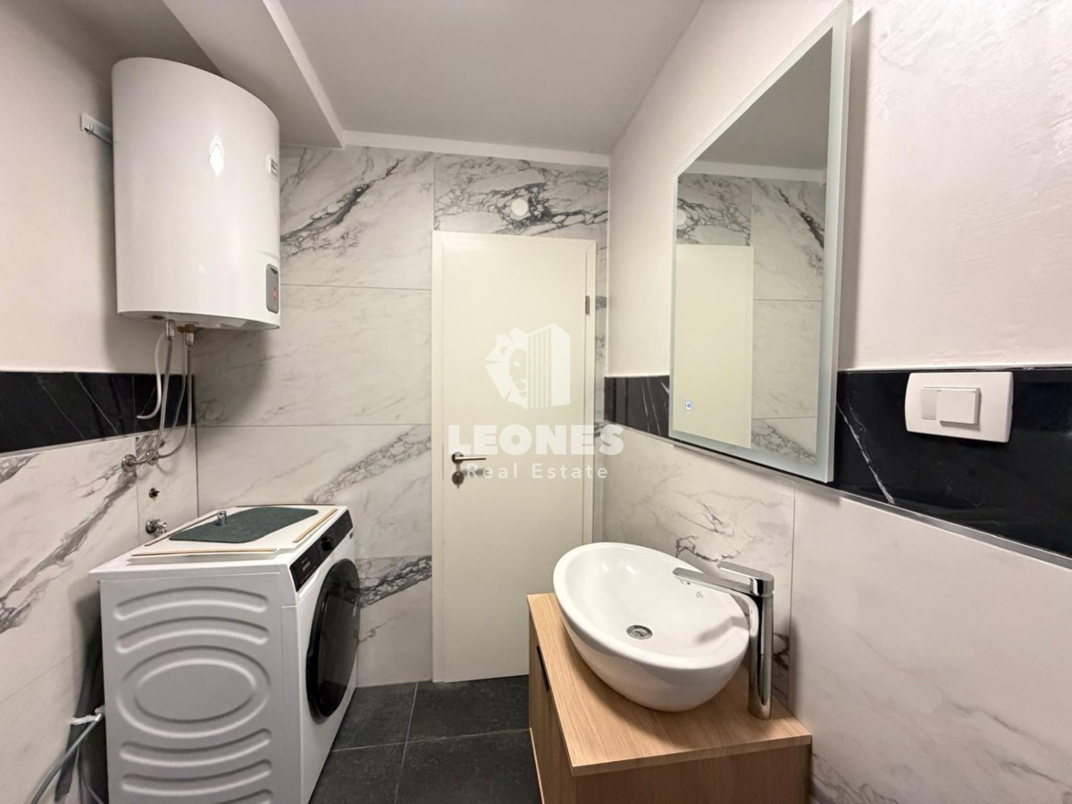 Appartamento completamente arredato al piano terra di un edificio ristrutturato a Novigrad.