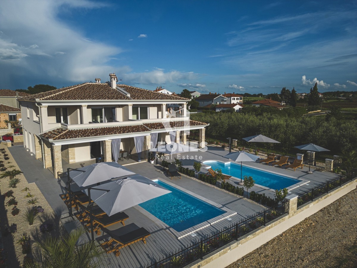 Lussuosa villa bifamiliare con vista mare nelle vicinanze di Umag - Umago