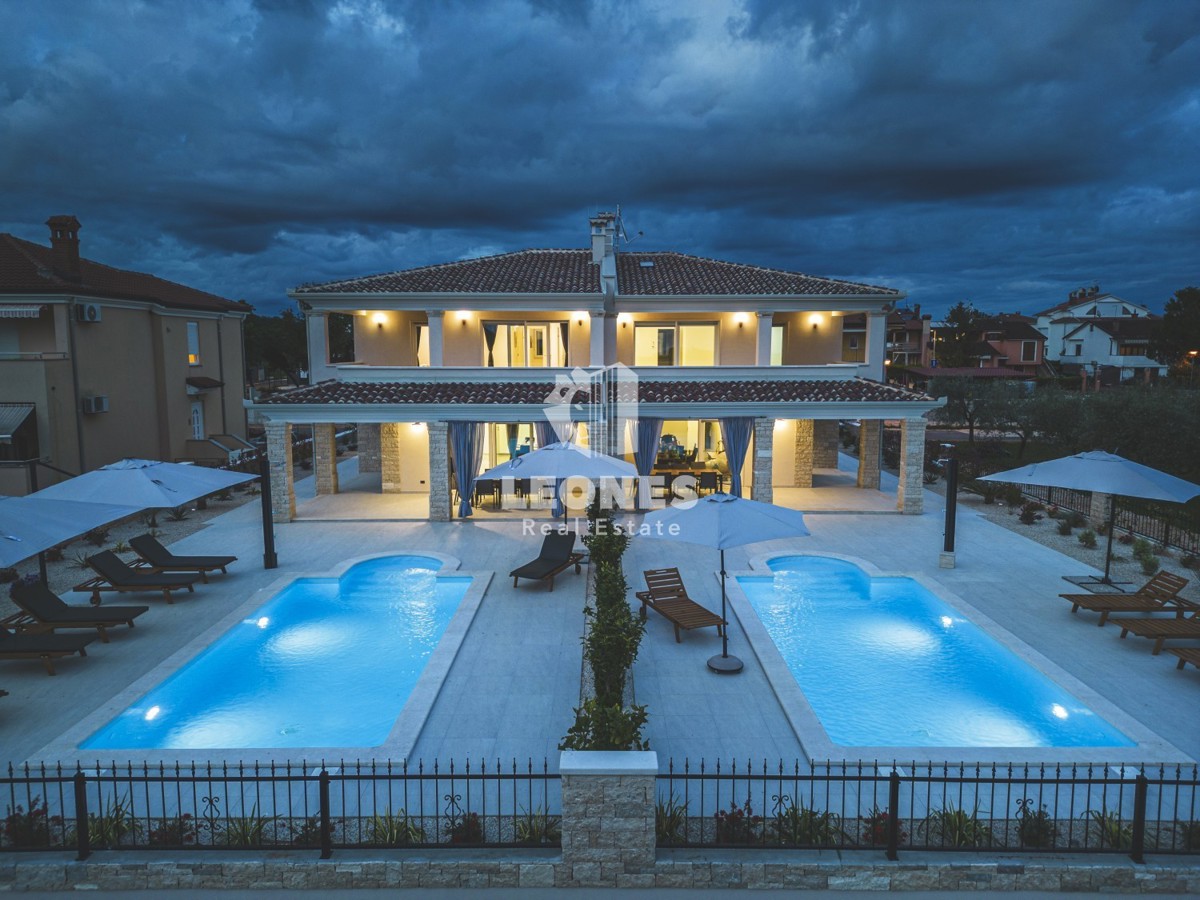 Lussuosa villa bifamiliare con vista mare nelle vicinanze di Umag - Umago