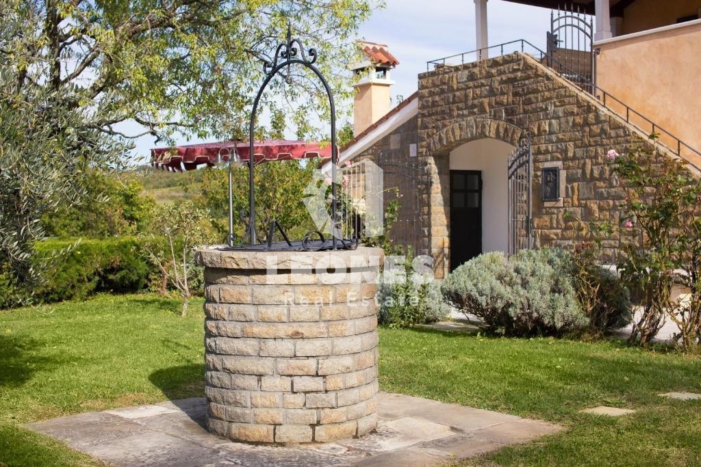 Bellissima villa rustica a Momiano immersa nella natura
