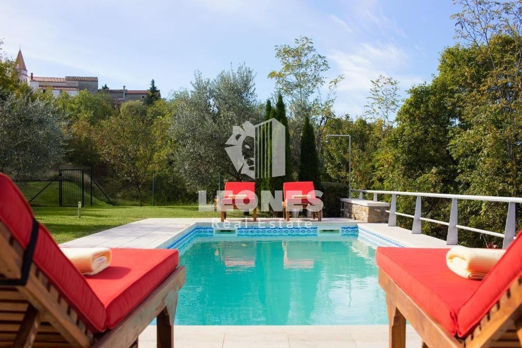 Bellissima villa rustica a Momiano immersa nella natura