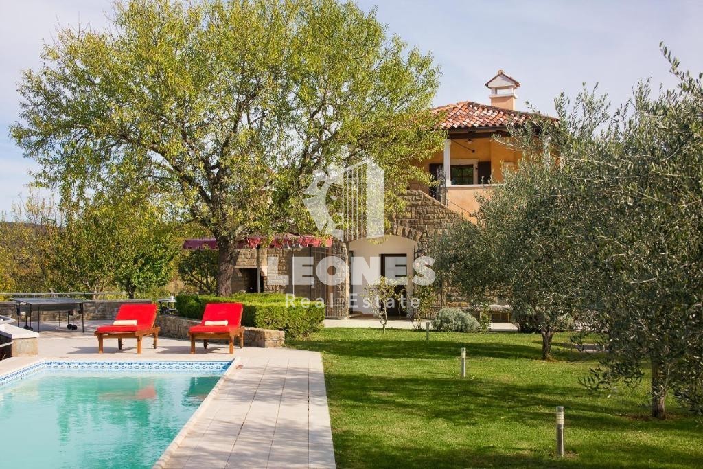 Bellissima villa rustica a Momiano immersa nella natura