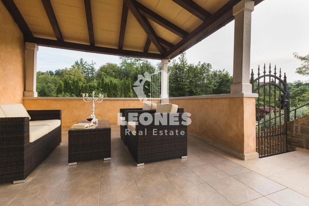 Bellissima villa rustica a Momiano immersa nella natura